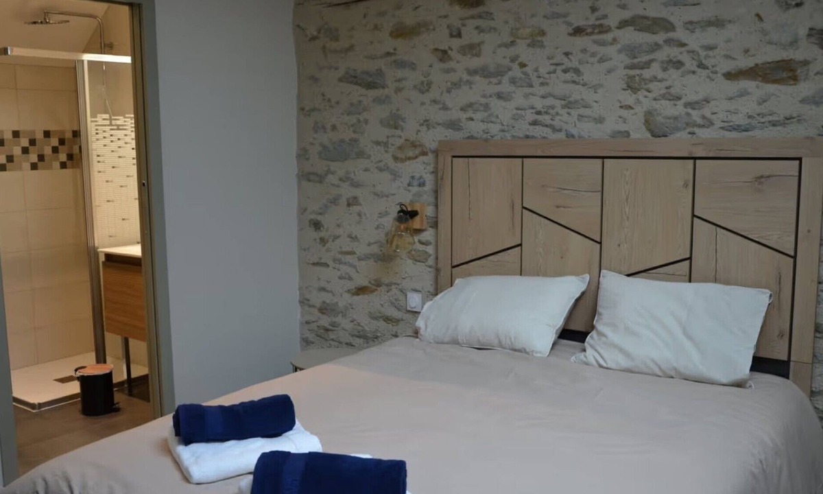 Montreuil-sur-Maine Bed & Breakfast | Bed and Breakfast 'L'Isle Briand' with Wi-Fi