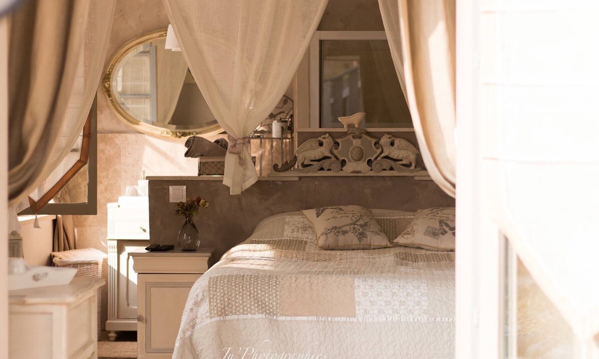 Saint-Jean-aux-Bois Bed & Breakfast | Bed and Breakfast 'Le Jardin De Saint Jean - Acacia' with Private Terrace, Shared Garden and Wi-Fi