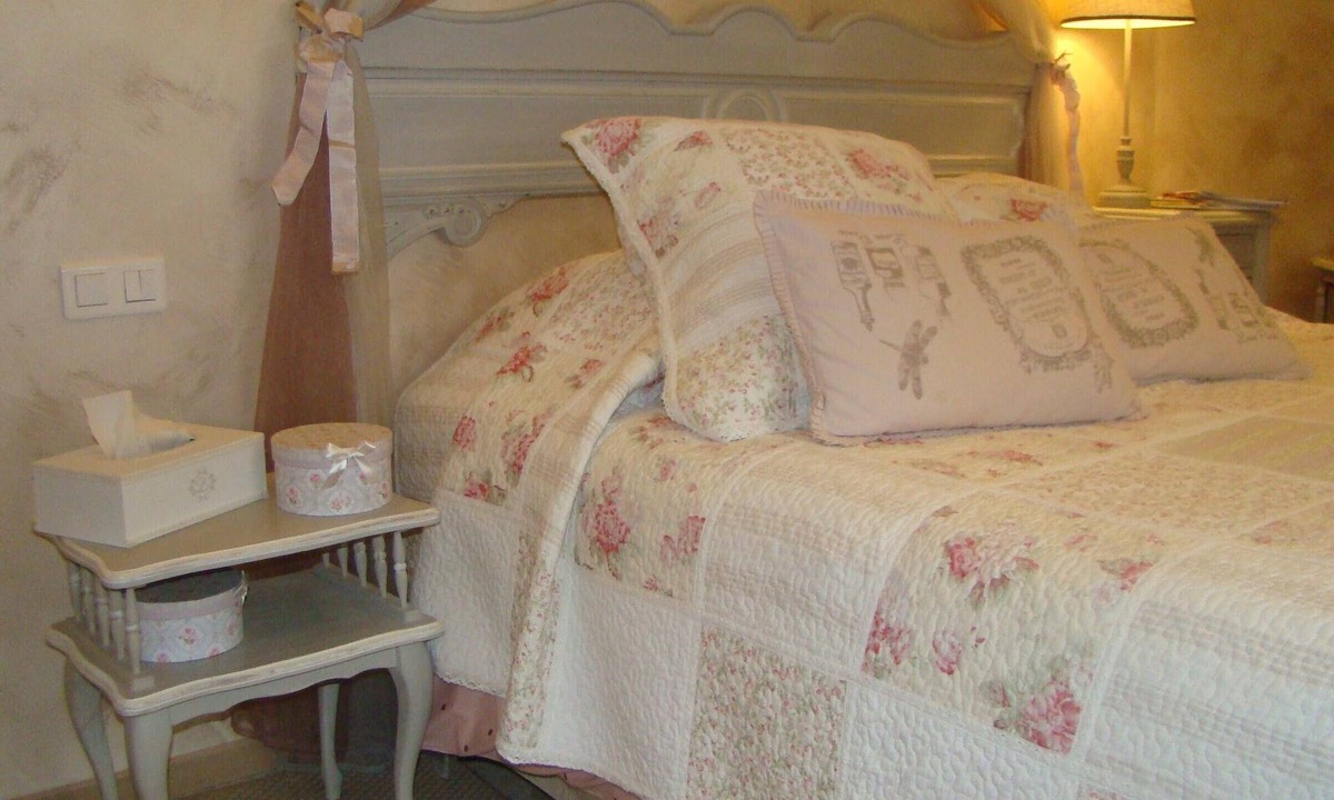 Saint-Jean-aux-Bois Bed & Breakfast | Bed and Breakfast 'Le Jardin De Saint Jean - Lupin' with Private Terrace, Shared Garden and Wi-Fi