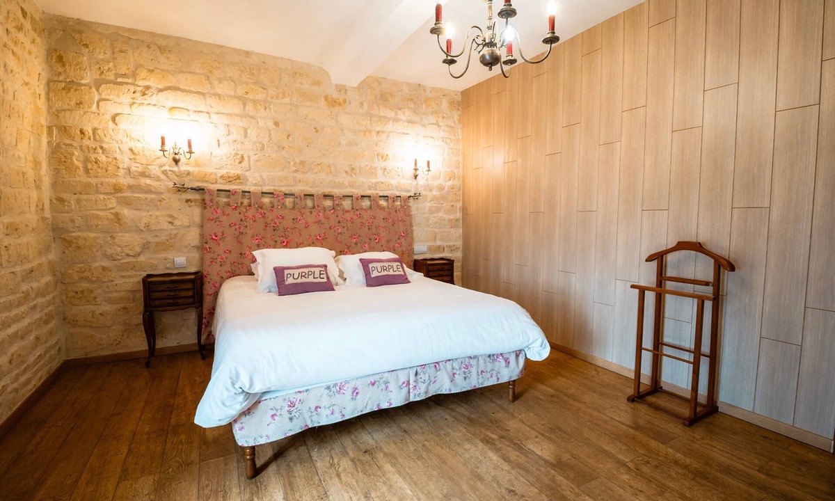 Coulombs Bed & Breakfast | Bed and Breakfast 'Chambre Tulipes' with Shared Garden and Wi-Fi