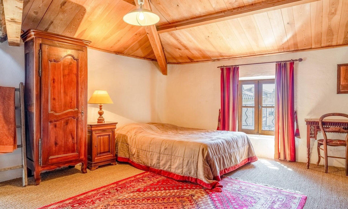Vers-Pont-du-Gard Bed & Breakfast | Bed and Breakfast 'Chambre 3' with Shared Pool, Shared Terrace and Wi-Fi