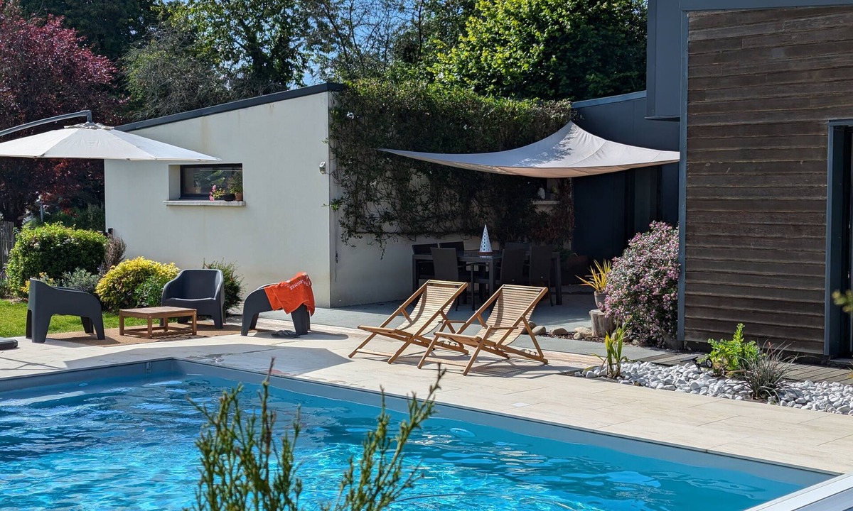 Plouer-sur-Rance Bed & Breakfast | Bed and Breakfast 'Chambre L'Abri Des Flots' with Shared Pool, Shared Terrace and Wi-Fi