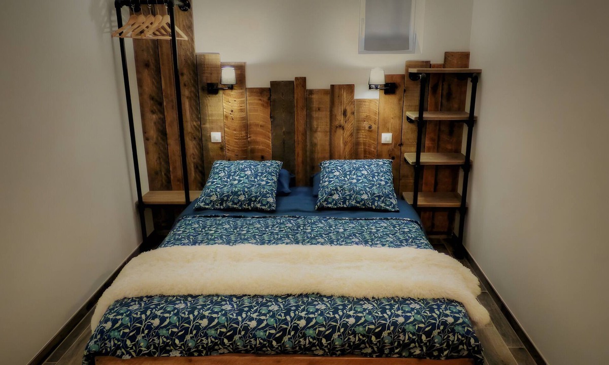 Fougere Bed & Breakfast | Bed and Breakfast 'La Suite Tilleul' with Shared Terrace, Shared Garden and Wi-Fi