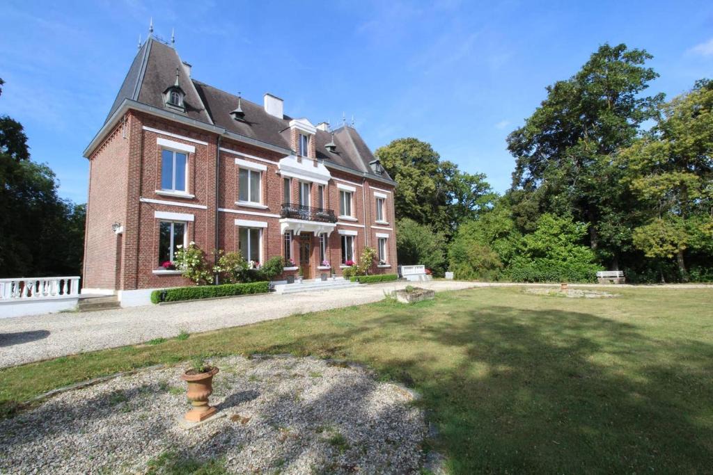 Mesnil-Martinsart Bed & Breakfast | Bed and Breakfast site ancien Château de Martinsart