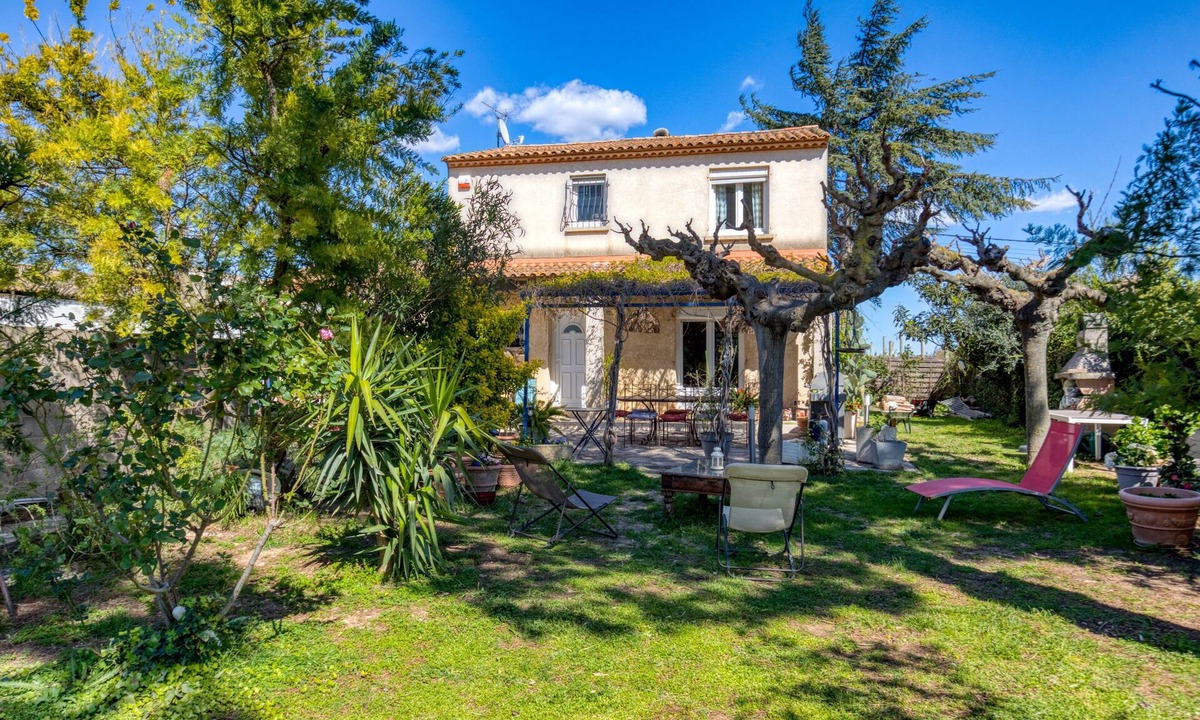 Saint-Just Bed & Breakfast | Bed and Breakfast 'Aux Amelierets' with Shared Pool, Shared Terrace and Wi-Fi