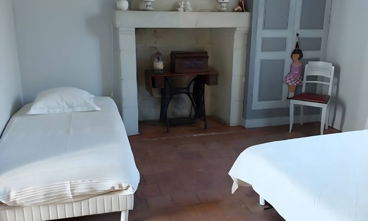 Rigny-Usse Bed & Breakfast | Bed and Breakfast 'Champ Du Bois' with Shared Garden and Wi-Fi