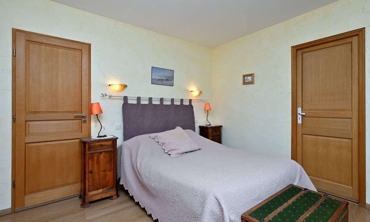 Guchen Bed & Breakfast | Bed and Breakfast 'Chambre Edelweiss' with Mountain View, Shared Terrace and Wi-Fi