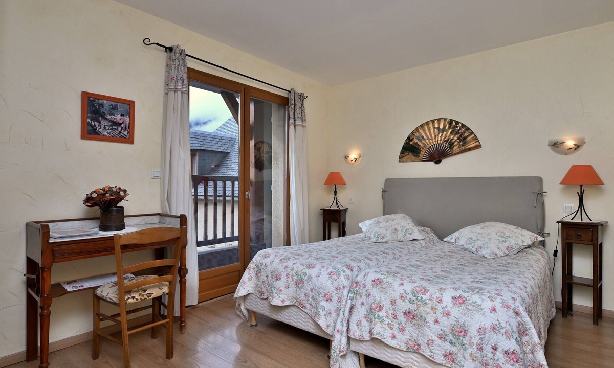 Guchen Bed & Breakfast | Bed and Breakfast 'Chambre Rhododendron' with Mountain View, Shared Terrace and Wi-Fi