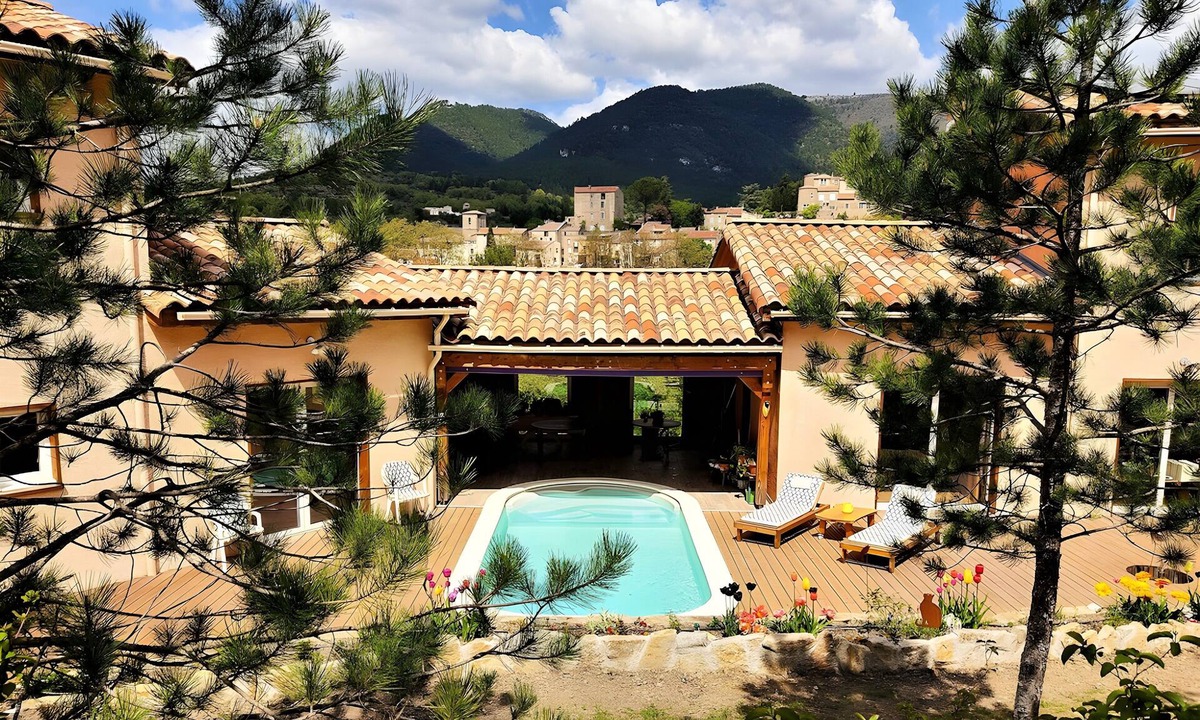 Soubes Bed & Breakfast | Bed and Breakfast 'Chambre Paul' with Shared Pool, Shared Terrace and Wi-Fi