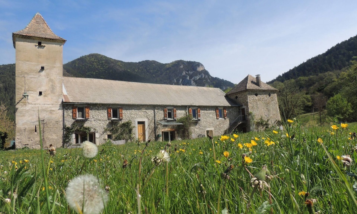 Glandage House | bed and breakfast dovecote diois