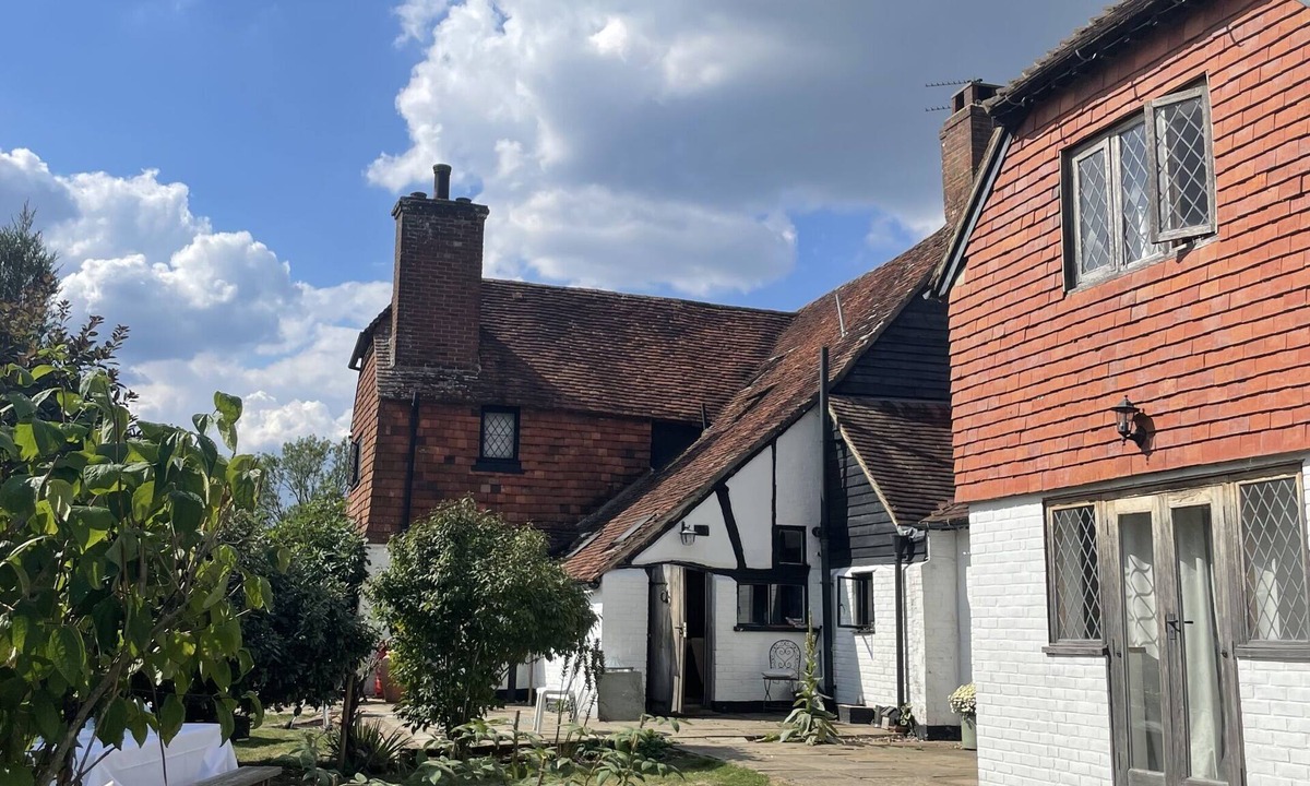 Godalming Bed & Breakfast | Bed and Breakfast Dunsfold