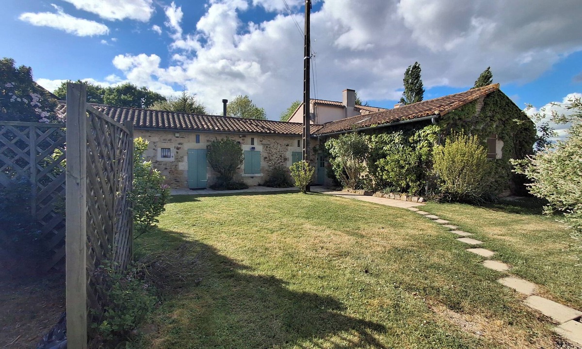 Puy-de-Serre Bed & Breakfast | Bed and breakfast in a country house in the Vendée. 45 minutes from Puy du Fou