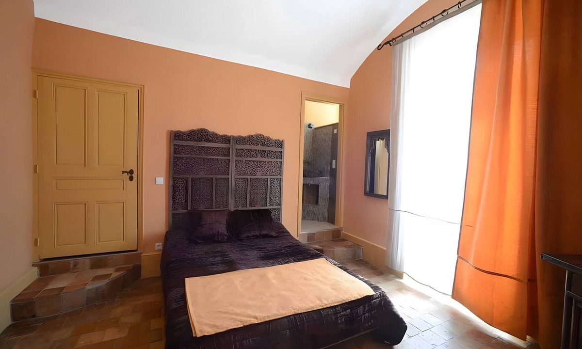Saint-Germain Bed & Breakfast | Bed and Breakfast 'Chambre Fronce' with Shared Terrace, Shared Garden and Wi-Fi