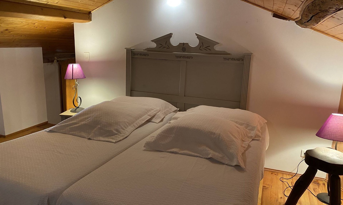 Ornezan Bed & Breakfast | Bed and breakfast in restored Gascon house 2 km from shops.