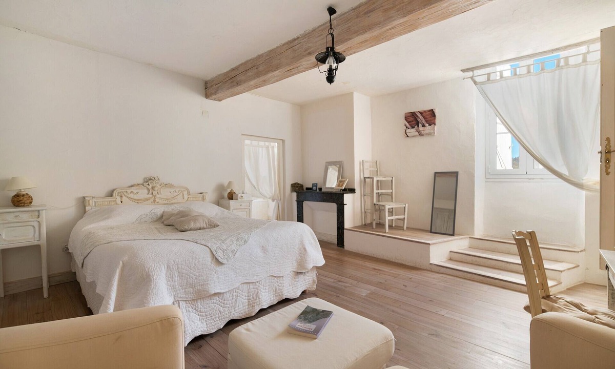 Rieucros Bed & Breakfast | Bed and Breakfast 'L'Étable' with Shared Terrace, Shared Garden and Wi-Fi