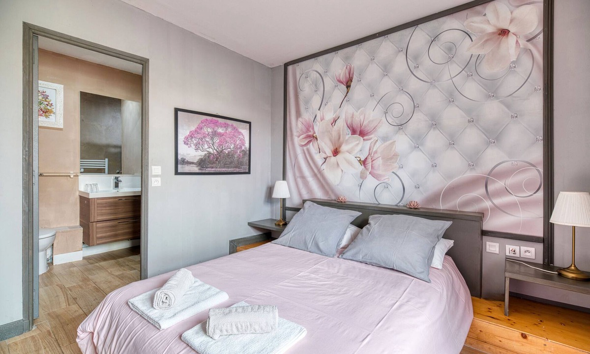 Le Fraysse Bed & Breakfast | Bed and Breakfast 'La Des Lys' with Shared Pool, Shared Garden and Wi-Fi