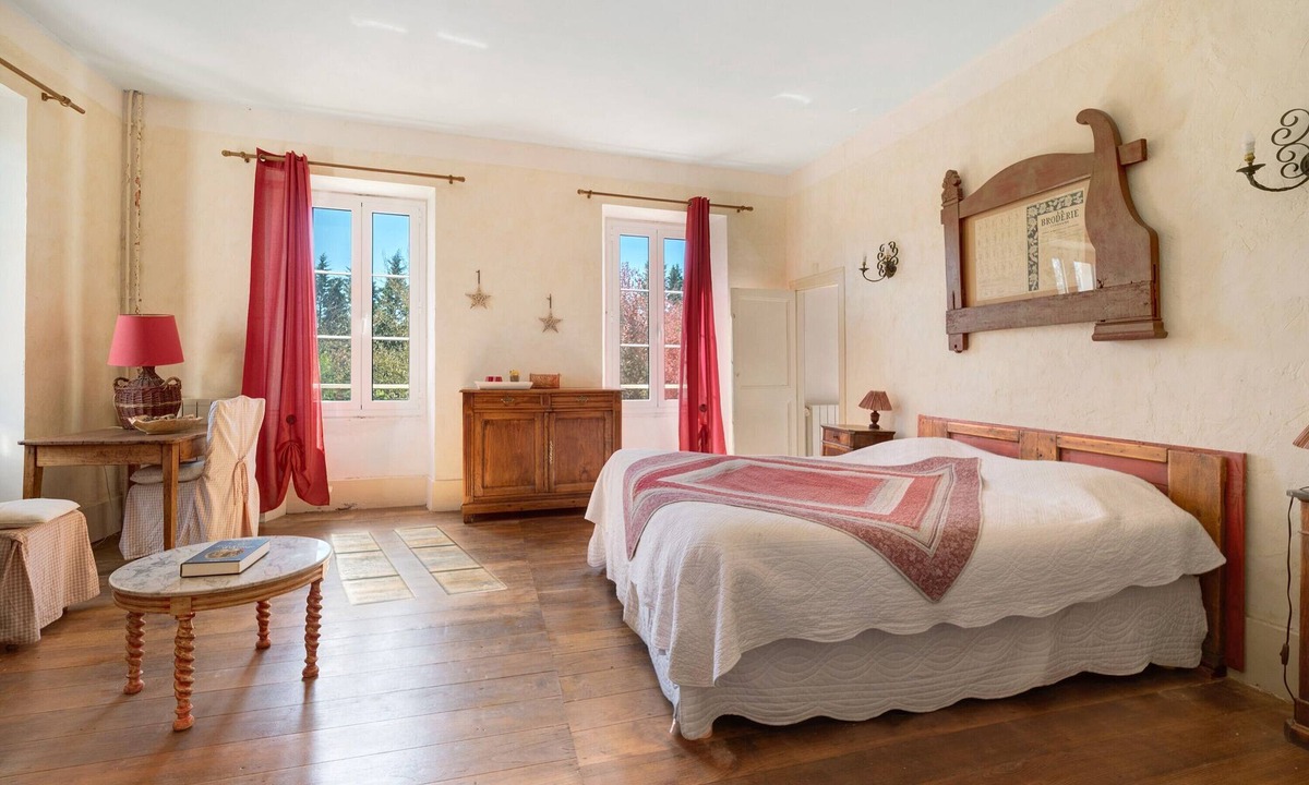 Rieucros Bed & Breakfast | Bed and Breakfast 'Le Bosquet' with Shared Terrace, Shared Garden and Wi-Fi