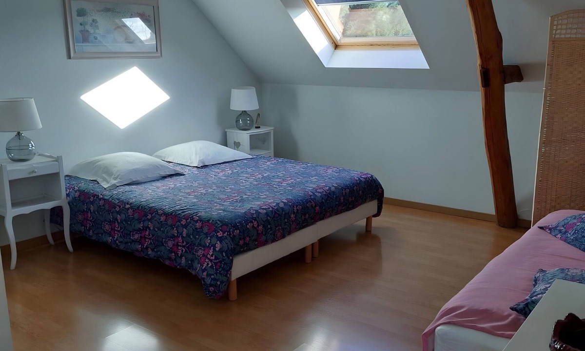 Rigny-Usse Bed & Breakfast | Bed and Breakfast 'Les Sept Arpents' with Shared Garden and Wi-Fi