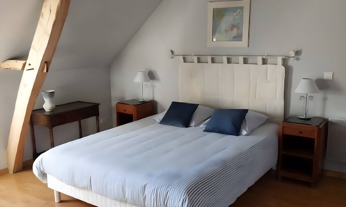 Rigny-Usse Bed & Breakfast | Bed and Breakfast 'Les Prés Hauts' with Shared Garden and Wi-Fi