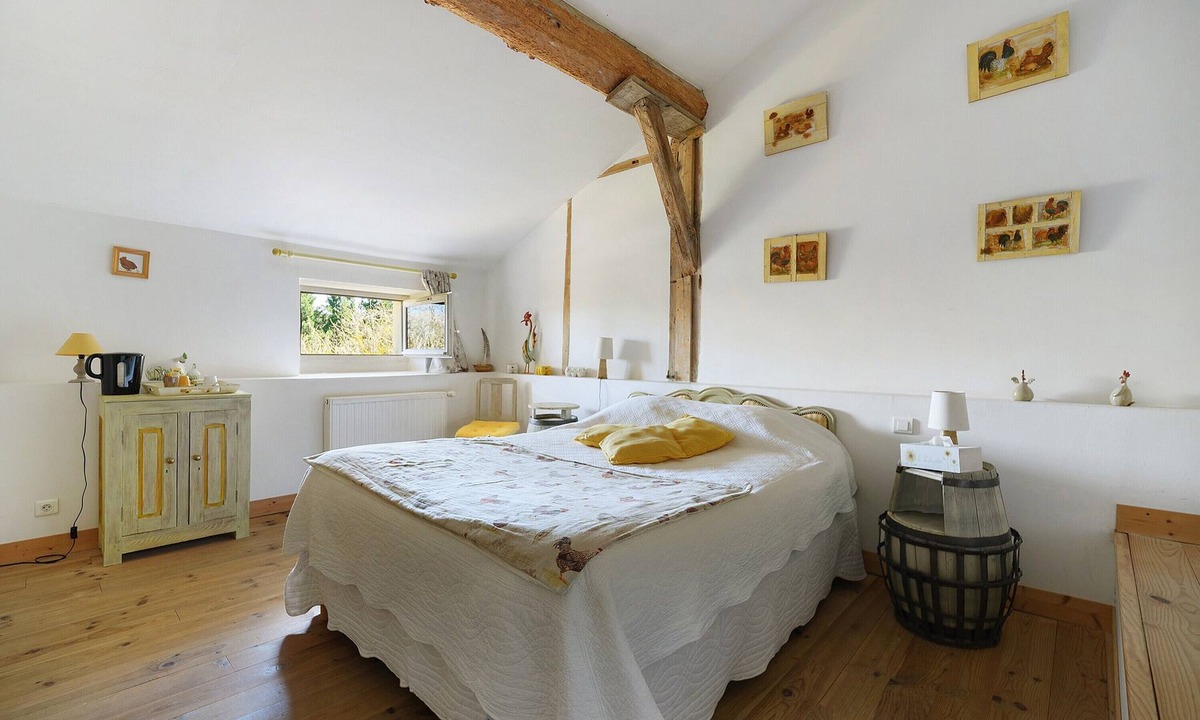 Rieucros Bed & Breakfast | Bed and Breakfast 'Le Poulailler' with Shared Terrace, Shared Garden and Wi-Fi