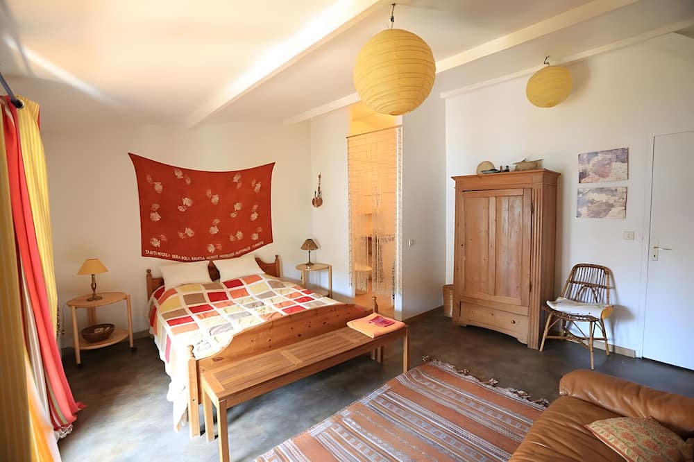 Les Cinq Avenues Bed & Breakfast | Bed and Breakfast 'Les Citronniers - Tahiti' with Shared Terrace, Wi-Fi and Air Conditioning