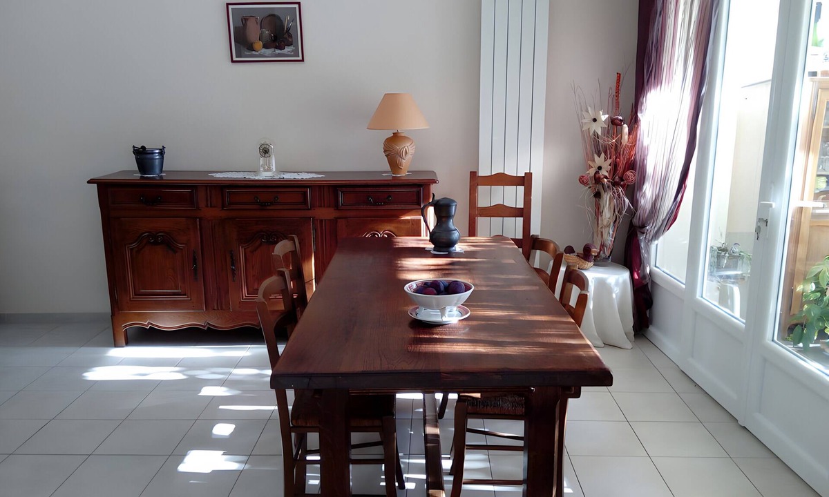 Salinelles Bed & Breakfast | Bed and Breakfast 'Printemps' with Shared Terrace, Private Garden and Wi-Fi