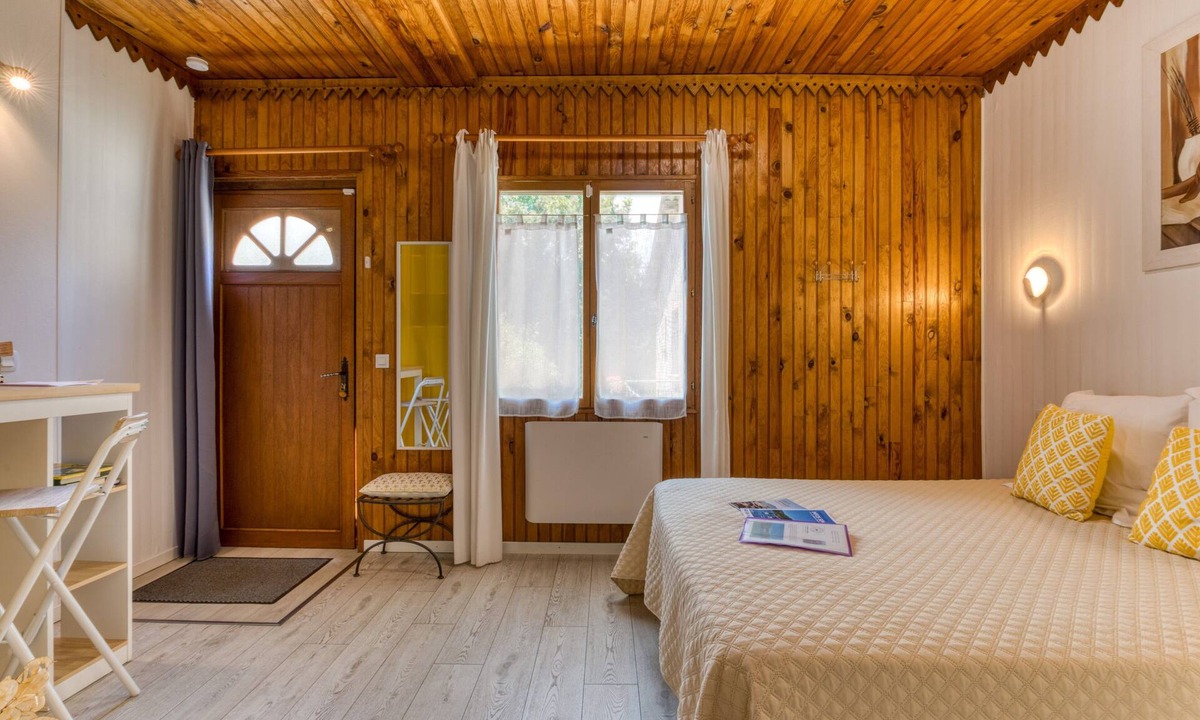 La Salvetat-sur-Agout House | Bed and breakfast 'Saints-Peyres' with Shared Terrace, Wi-Fi