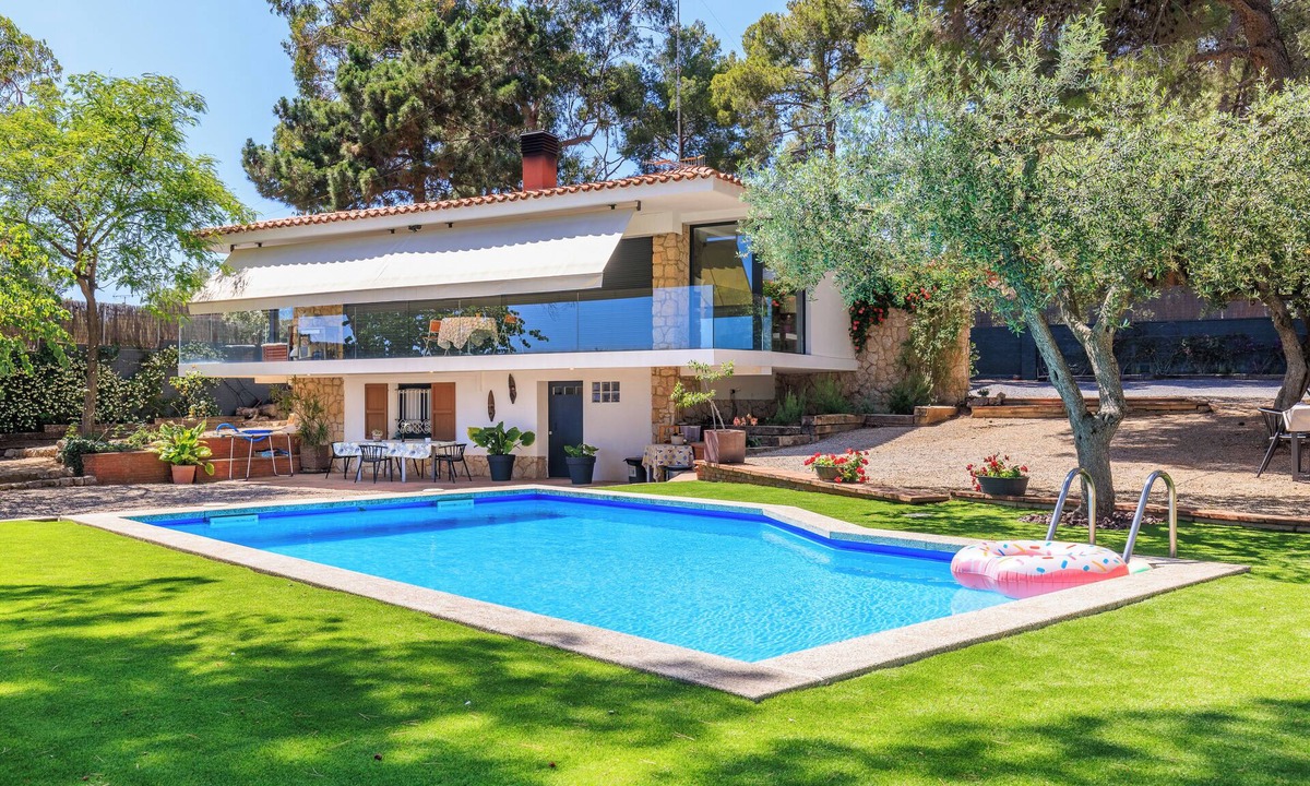 Castellvell Bed & Breakfast | BED AND BREAKFAST: sea and mountain. Ideal for families with a pool