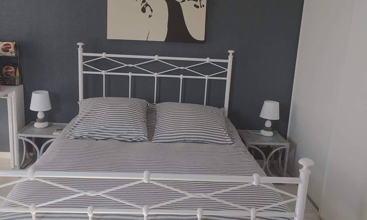 Chabeuil Bed & Breakfast | Bed and breakfast with private entrance