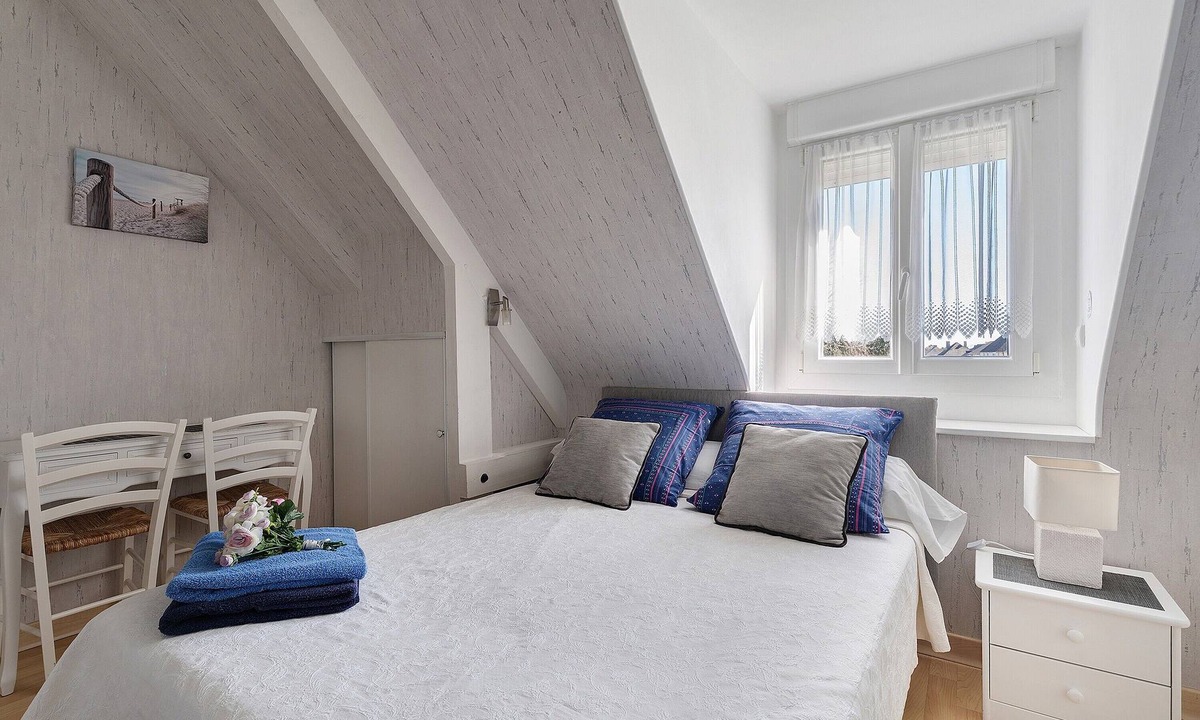 Saint-Meloir-des-Ondes Bed & Breakfast | Bed and Breakfast 'La Marine' with Shared Terrace, Shared Garden and Wi-Fi