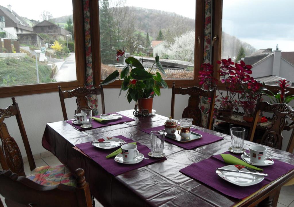 Hofstetten-Flueh Bed & Breakfast | bed&breakfast in Flüh