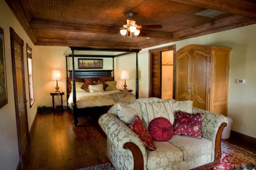 Lacy-Lakeview Bed & Breakfast | Bed & Breakfast on White Rock Creek