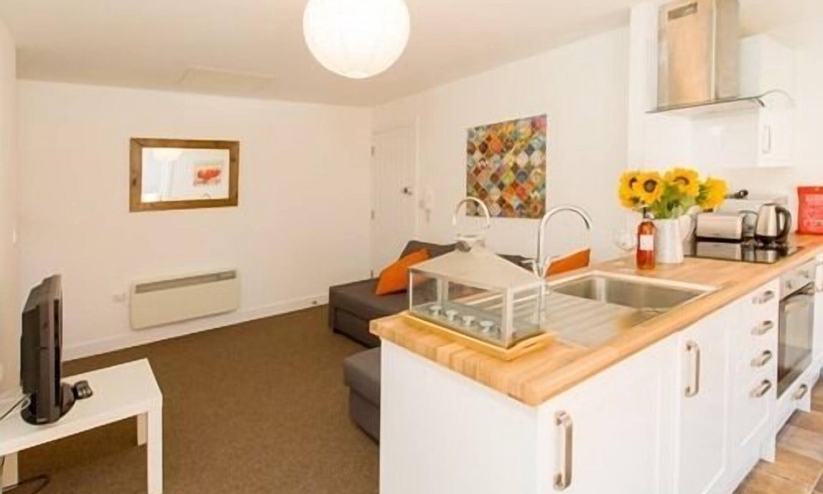 Eastleigh Apartment | Beddoe Apartments