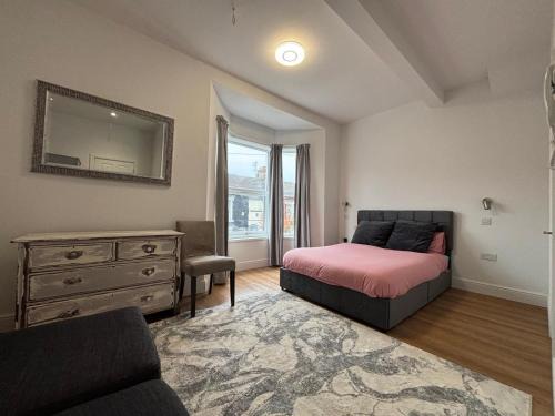 Bootle House | Bedford Guesthouse