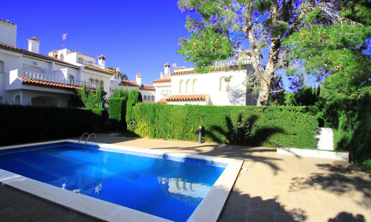 Miami Platja Ski Chalet | BEDOL1 Adosado jardín, piscina comun, WiFi gratis
