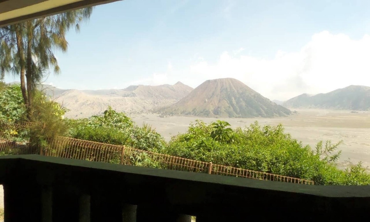 Ngadisari Bed & Breakfast | Bedroom for 4 person view direct to Mt. Bromo