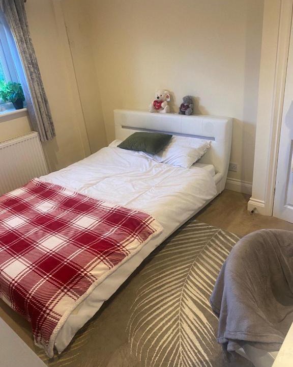 Cheshunt House | Bedroom in Cheshunt 1 Month Minimum Stay