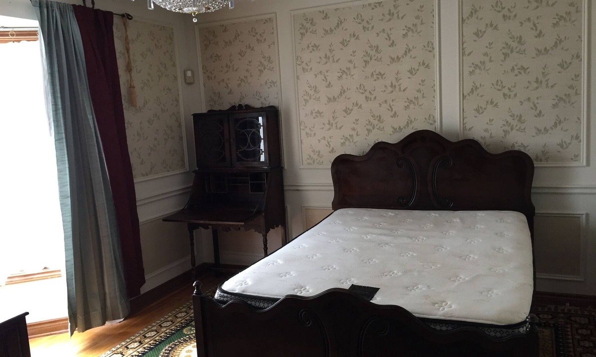 London House | Bedroom second floor in large house next to UWO nad bus to Fanshawe College