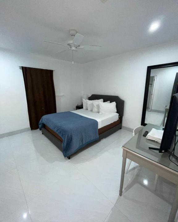 Sandalfoot Cove Bed & Breakfast | bedroom with sharing bathroom