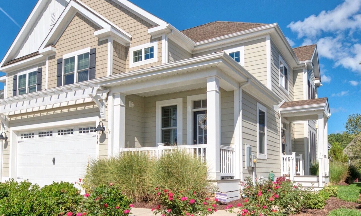 Bayside House | Beds Made, Bikes, 7 TVs, Games, Bayside Resort Pools, Hot Tubs & Courts