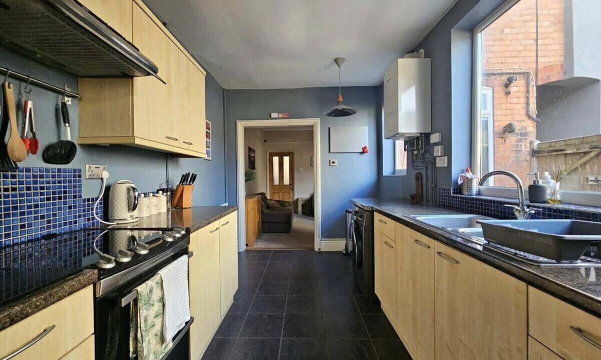 Welford House | Bee Accommodations - Leicester Home