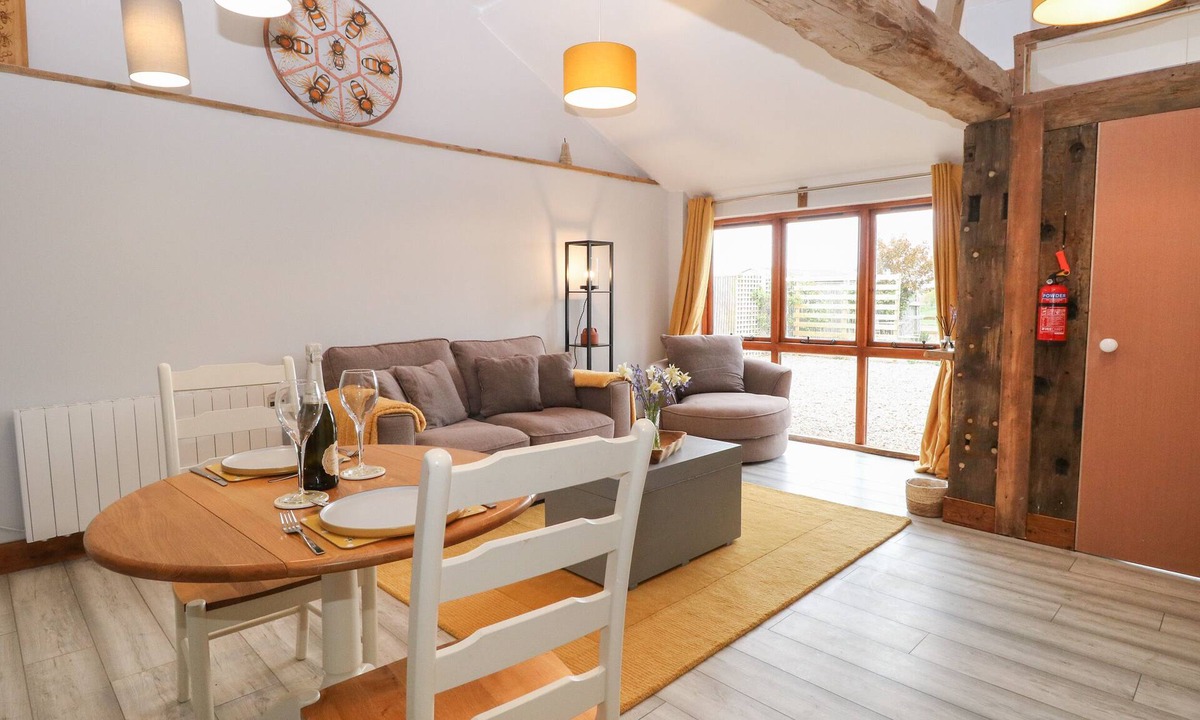 Irstead Cottage | Bee Happy Barn