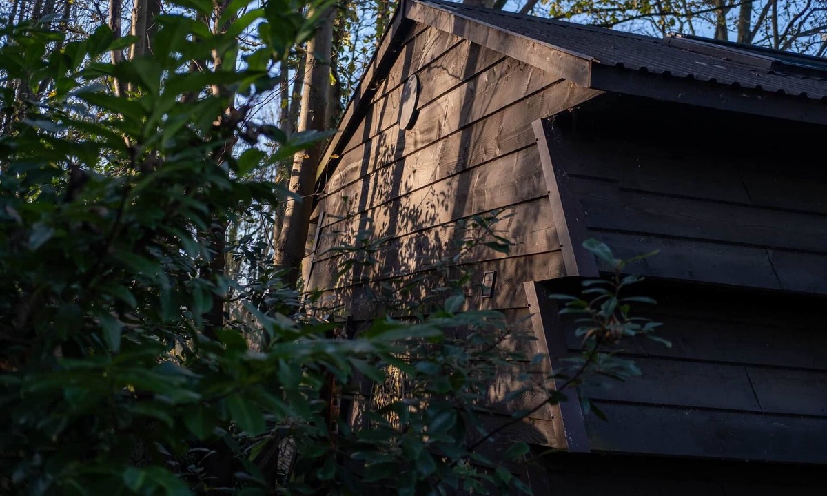 Rickmansworth Cabin | Bee Hive - Log Fired Hot Tub