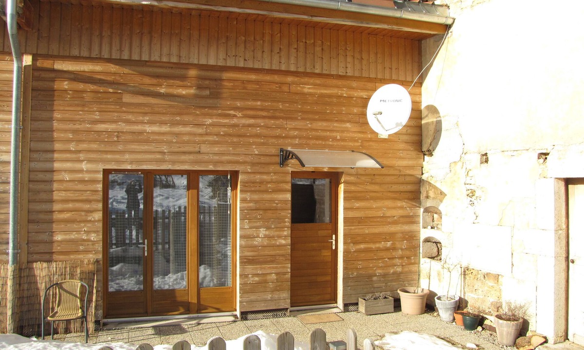 Les Chalesmes House | Bee house