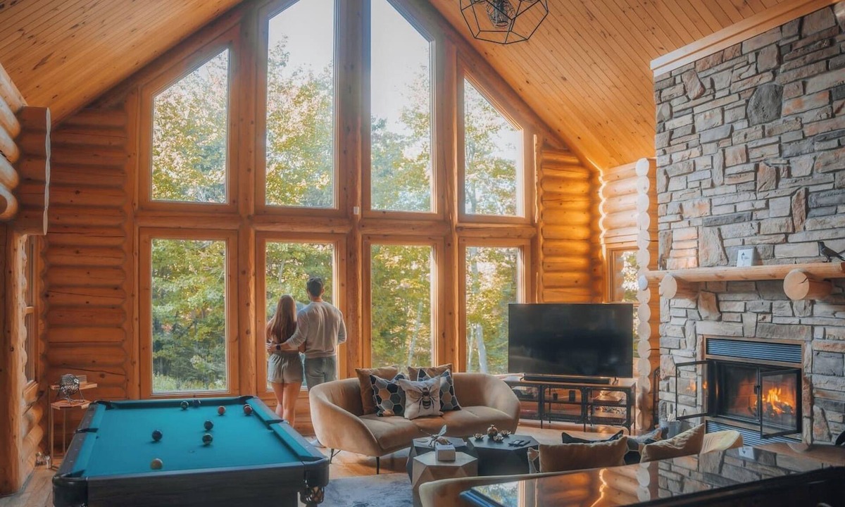 Fiddler Lake Resort Ski Chalet | Bee/Private Spa & Sauna/Pool, Kayak, Lake fiddler
