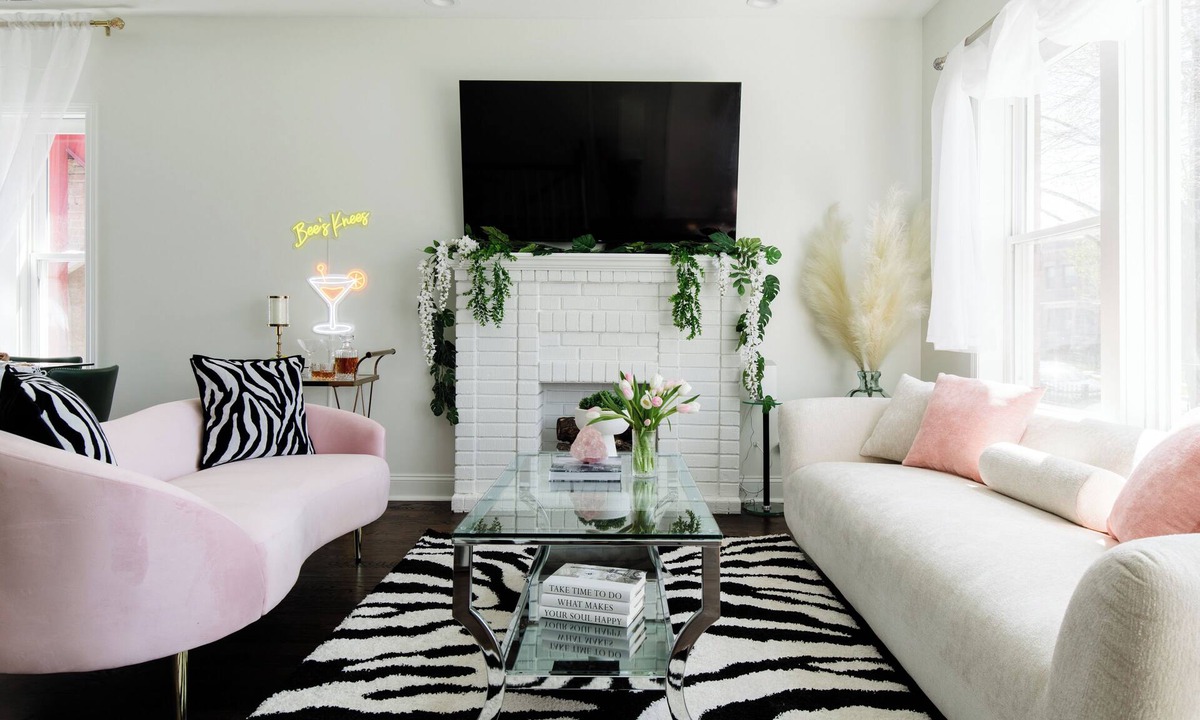 Chicago House | Bee's Knees - Ritzy, 1924 Chicago Bungalow