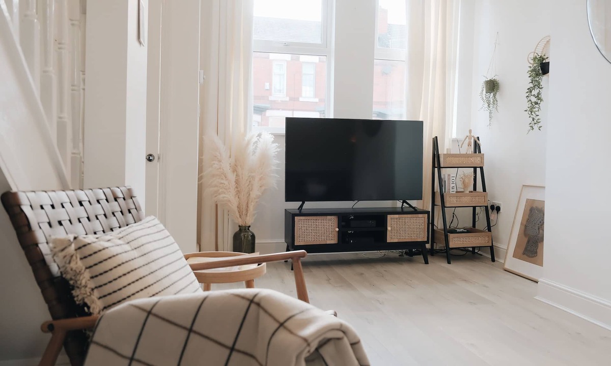 Warrington House | Bee Stays- Pickmere House