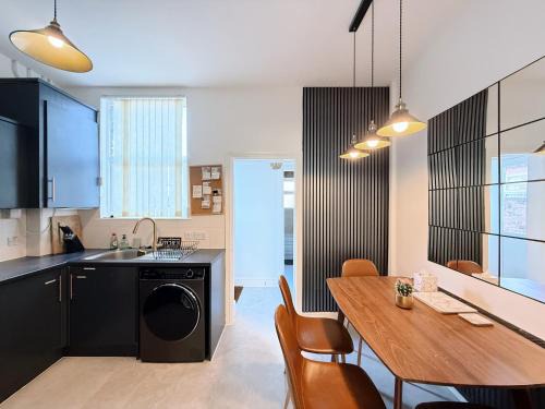 Warrington House | Bee Stays - Pickmere House