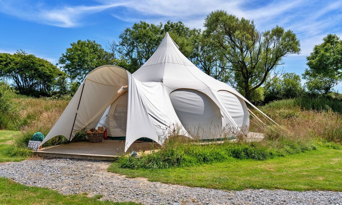 Ilfracombe Ski Chalet | Beech Lotus Belle Tent