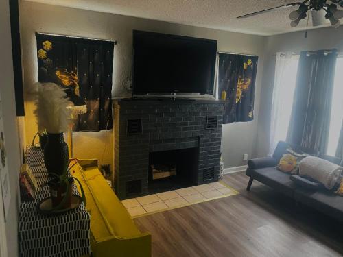 Woodward Villa | Beehive Cottage